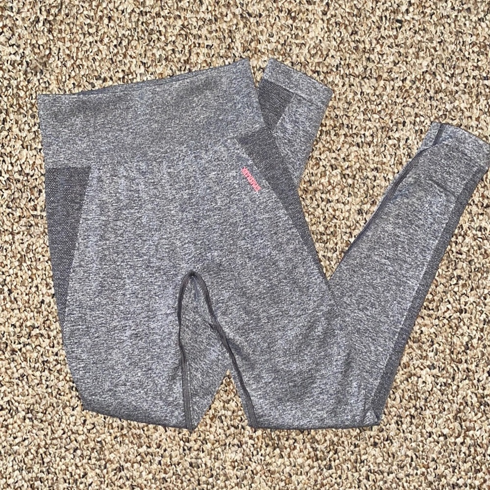 Gym shark leggings
